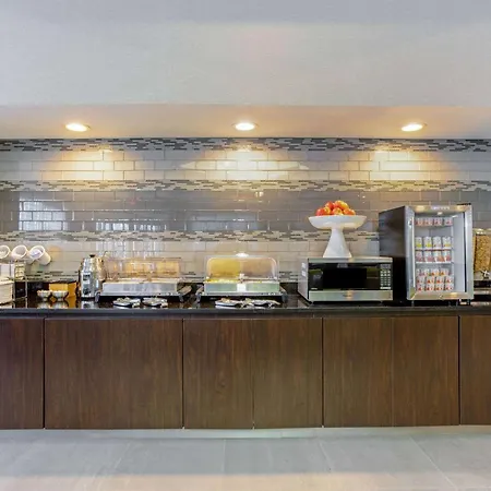 La Quinta Inn & Suites By Wyndham Panama City-3