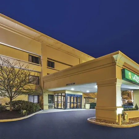 La Quinta Inn By Wyndham Toledo Perrysburg-2