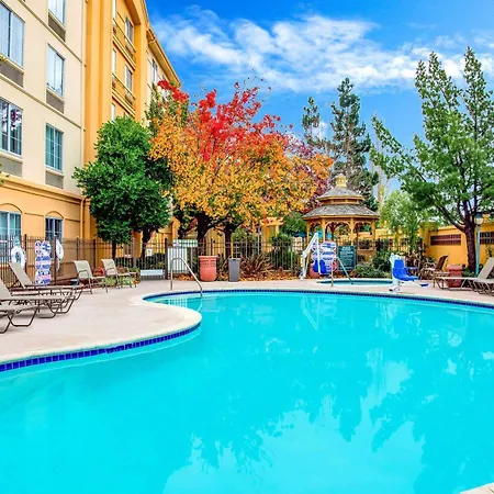 La Quinta Inn & Suites By Wyndham Fremont Silicon Valley-2