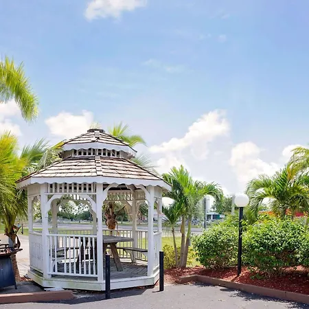 Knights Inn Port Charlotte-3