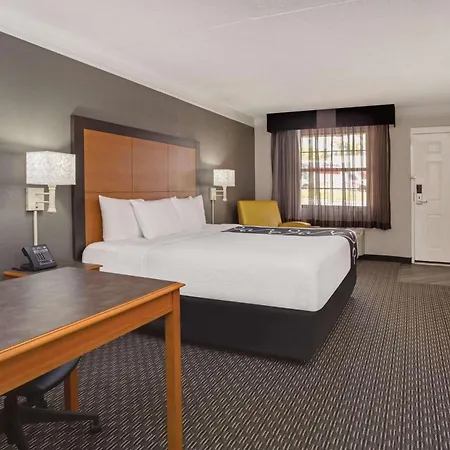 Days Inn By Wyndham Gainesville Florida-2