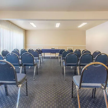 Days Inn By Wyndham Modesto-3