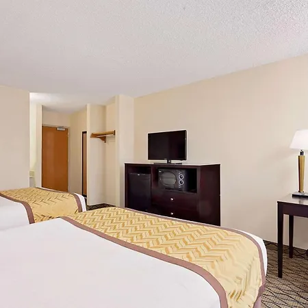 Baymont By Wyndham Kalamazoo East-2