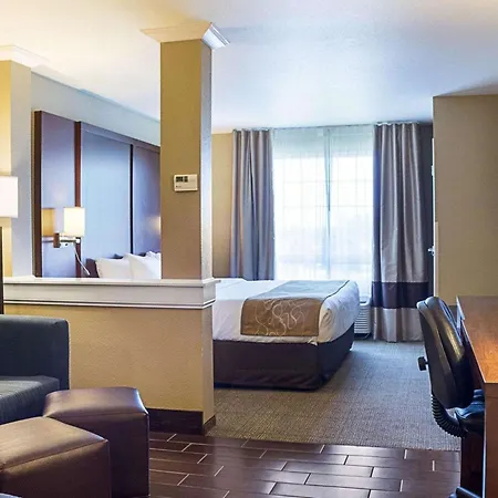 Comfort Suites Minot South-3