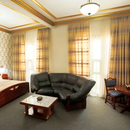Bucharest Comfort Suites Hotel-3