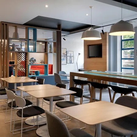 Holiday Inn Express Belfast City By Ihg-3
