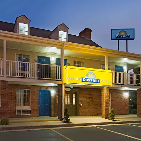Days Inn By Wyndham Auburn-3