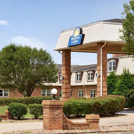 Days Inn And Suites By Wyndham Sikeston-2
