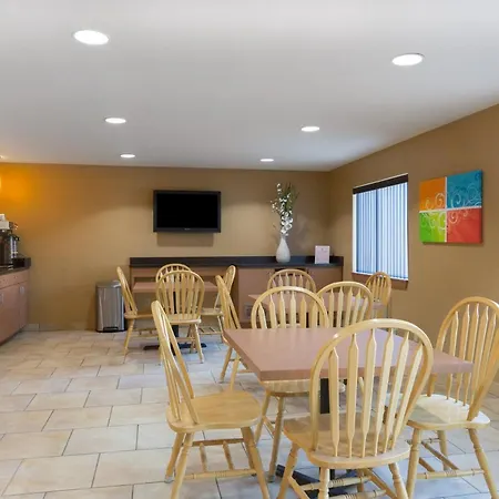 Super 8 By Wyndham Radcliff Ft. Knox Area-2