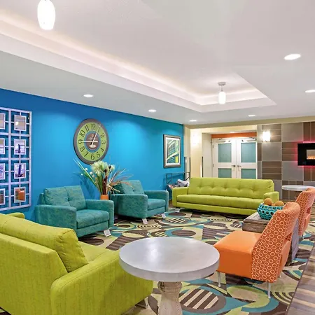 La Quinta By Wyndham Grand Forks-2