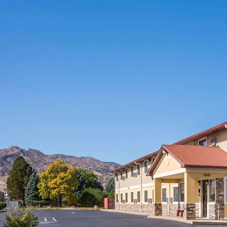 Super 8 By Wyndham Canon City-3