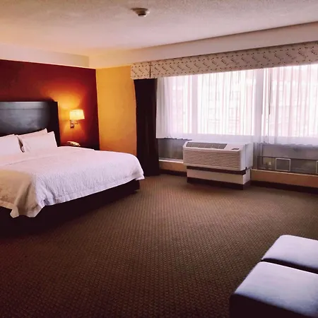 Hampton Inn & Suites Boston Crosstown Center-2