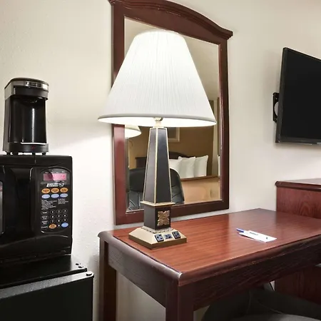 Travelodge By Wyndham La Porte/Michigan City Area-2