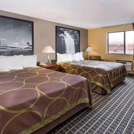 Super 8 By Wyndham Janesville-2