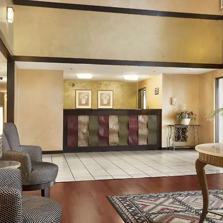 Super 8 By Wyndham Milwaukee Airport-2