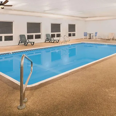 Days Inn By Wyndham Osage Beach Lake Of The Ozarks-3