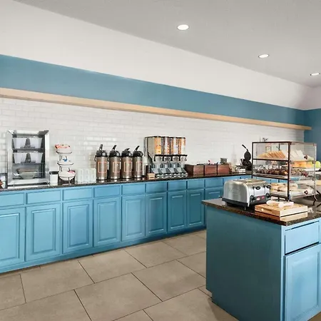 Country Inn & Suites By Radisson, Kansas City At Village West, Ks-3