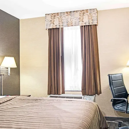Days Inn By Wyndham Long Island City-2