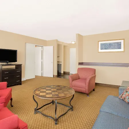 Ramada Plaza By Wyndham Fayetteville Fort Bragg Area-2