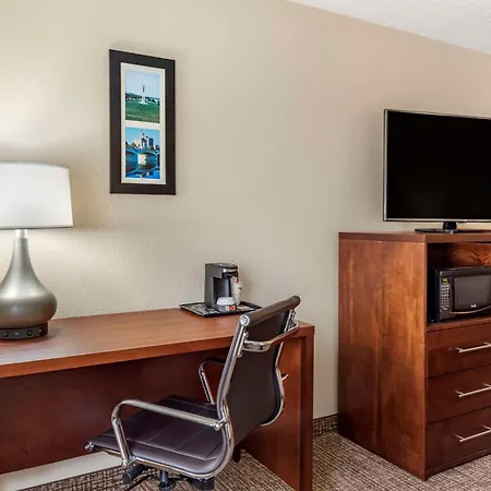Comfort Inn & Suites Middletown - Franklin-2
