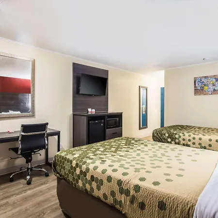 Econo Lodge Garden City - Savannah-2