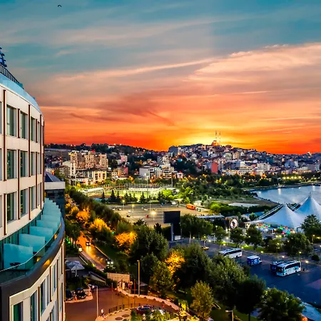Arise Hotel Golden Horn-3