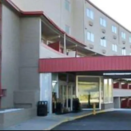 Quality Inn & Suites Airport-3