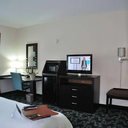 Hampton Inn & Suites Nashville At Opryland-2