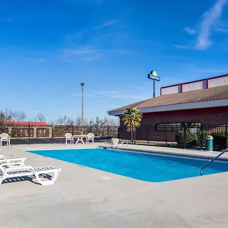 Econo Lodge Inn & Suites Conference Center Dublin-2