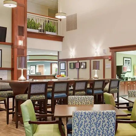 Hampton Inn & Suites Providence-Warwick Airport-3