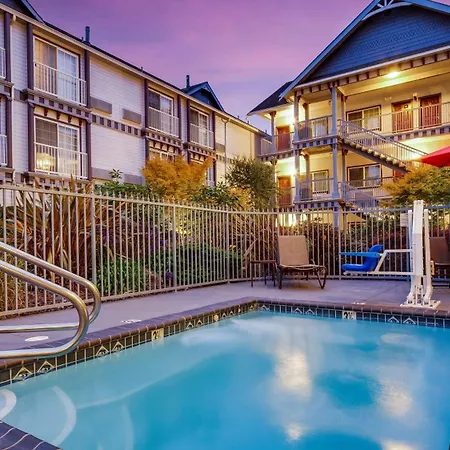 Best Western Plus Bayshore Inn-3