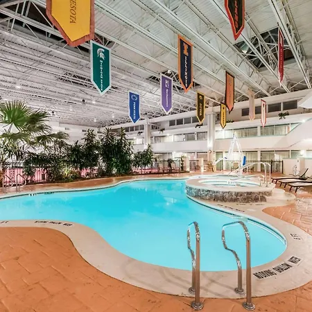 Ramada By Wyndham State College Hotel & Conference Center-3