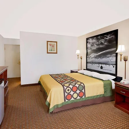 Super 8 By Wyndham Plainview-3
