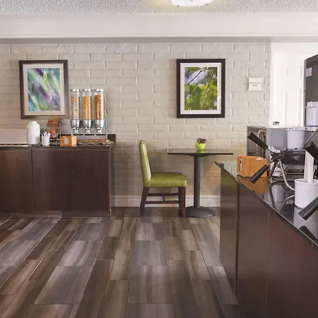 La Quinta Inn & Suites By Wyndham Ventura-3
