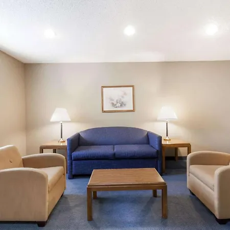 Super 8 By Wyndham East Stroudsburg - Poconos-2