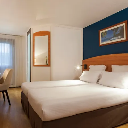 Comfort Hotel Evreux-2