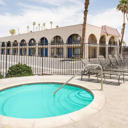Travelodge By Wyndham Indio-2