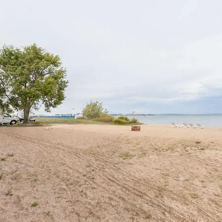 Ramada By Wyndham Mackinaw City Waterfront-2