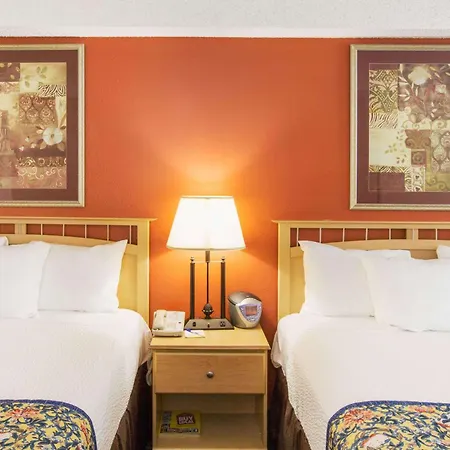 Days Inn By Wyndham Fremont-3