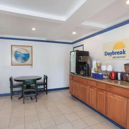 Days Inn By Wyndham Orange Anaheim-3
