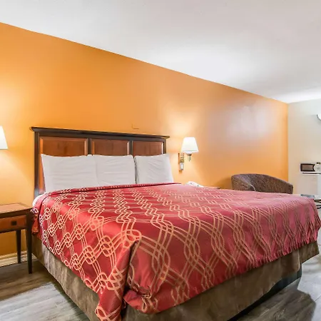 Econo Lodge At Six Flags-3
