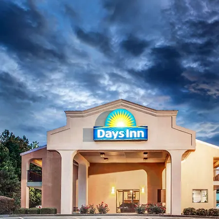 Days Inn By Wyndham Kennesaw-3