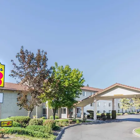 Super 8 By Wyndham Bend-2