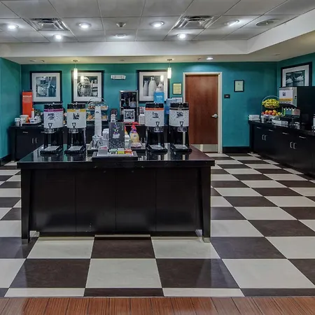 Hampton Inn & Suites Clarksville-3