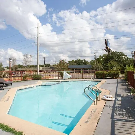 Knights Inn College Station-2