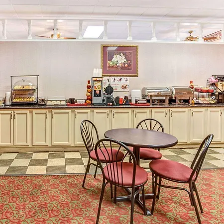 Ramada By Wyndham Murfreesboro-3