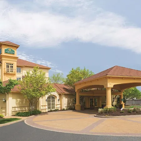 La Quinta By Wyndham St. Louis Westport-3