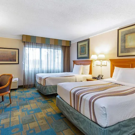 La Quinta By Wyndham Redding-3