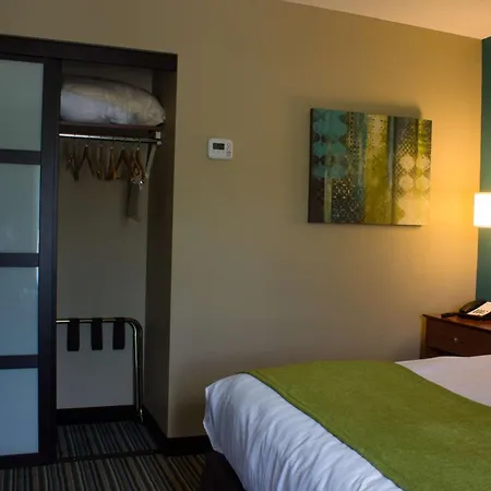 Best Western Plus Menomonie Inn & Suites-3