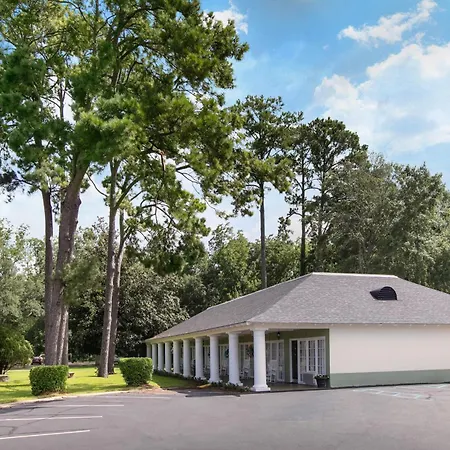 Days Inn By Wyndham Natchez-3